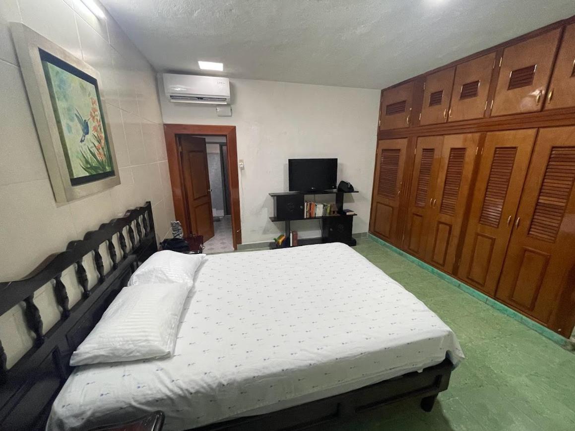 Hostal Casa Cucu - Wifi, Hot Water, Ac, Free Water Refill - Stay 3 Nights Or More And Get 1 Day Free Bikes & 1 Free Laundry Wash Valladolid  Exterior photo