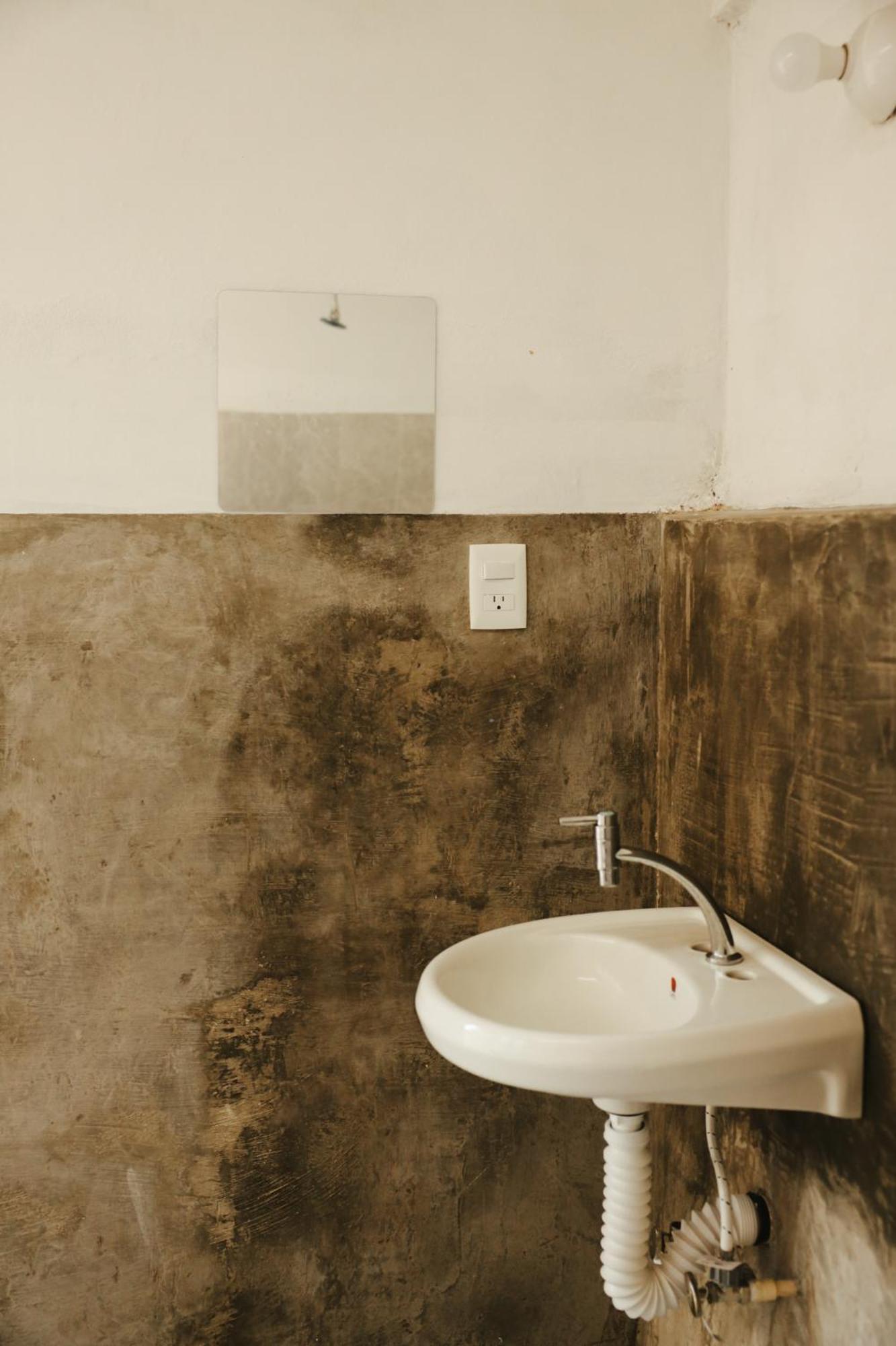 Hostal Casa Cucu - Wifi, Hot Water, Ac, Free Water Refill - Stay 3 Nights Or More And Get 1 Day Free Bikes & 1 Free Laundry Wash Valladolid  Exterior photo