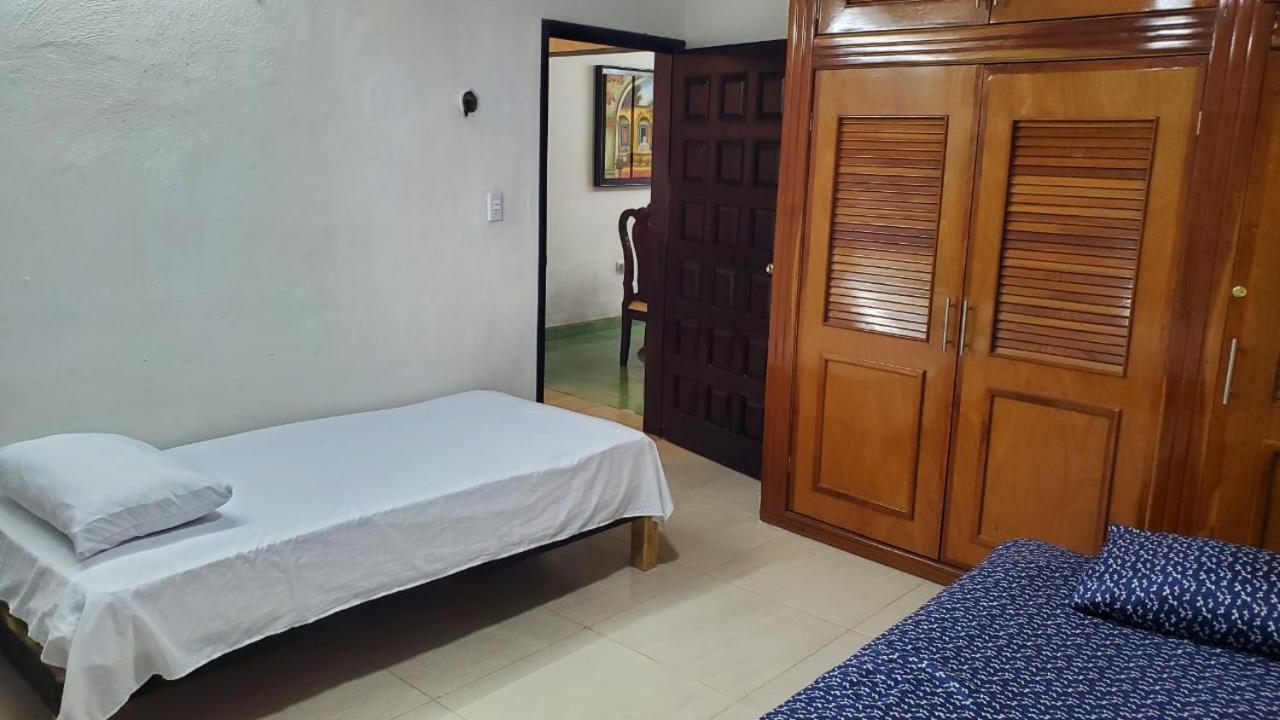 Hostal Casa Cucu - Wifi, Hot Water, Ac, Free Water Refill - Stay 3 Nights Or More And Get 1 Day Free Bikes & 1 Free Laundry Wash Valladolid  Exterior photo