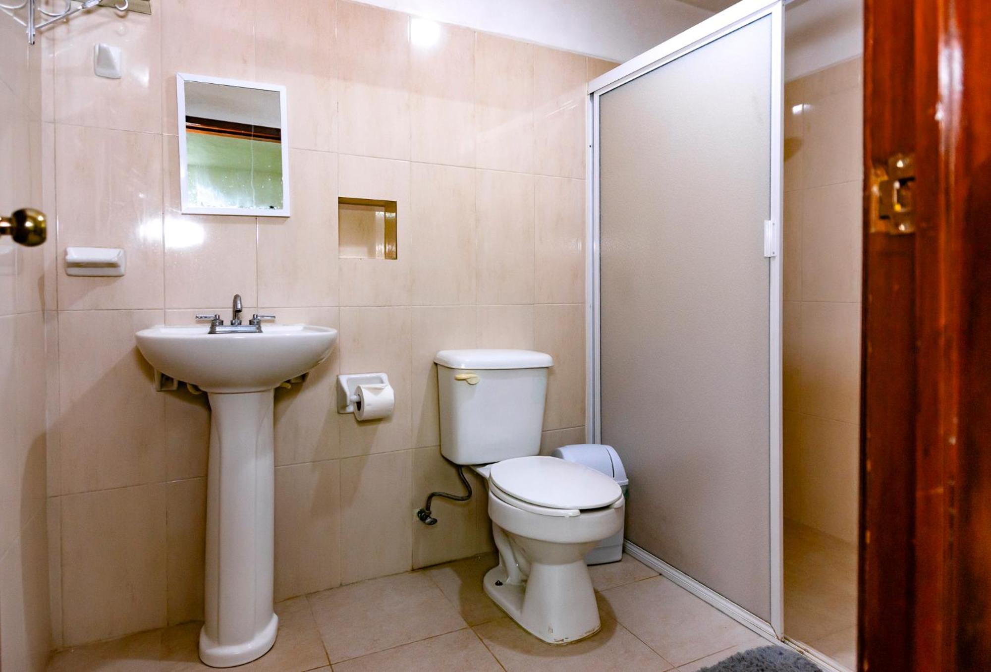 Hostal Casa Cucu - Wifi, Hot Water, Ac, Free Water Refill - Stay 3 Nights Or More And Get 1 Day Free Bikes & 1 Free Laundry Wash Valladolid  Exterior photo